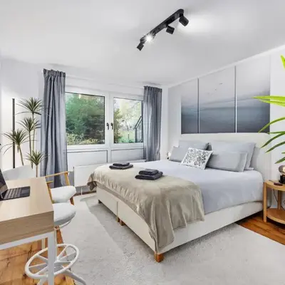 EDLER WOHNRAUM Noble Stadtoase mit Boxspringbett