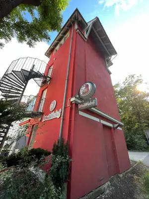 Das Gebäude in dem sich die Ferienwohnung befindet