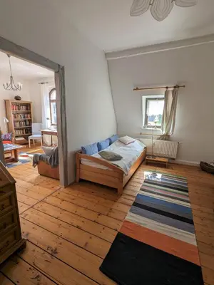Ein Bett oder Betten in einem Zimmer der Unterkunft Apartment-Mansardwohnung