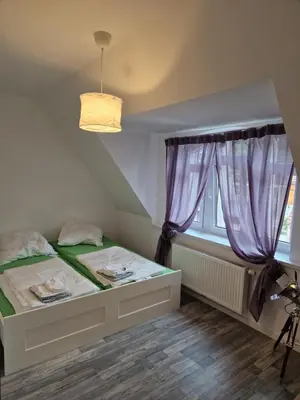 Ein Bett oder Betten in einem Zimmer der Unterkunft Ausblick Freital