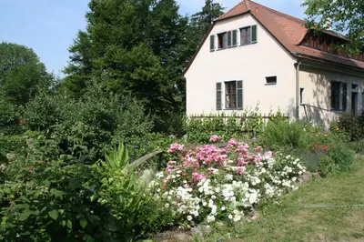 Ein Garten an der Unterkunft Poncet´sches Herrenhaus