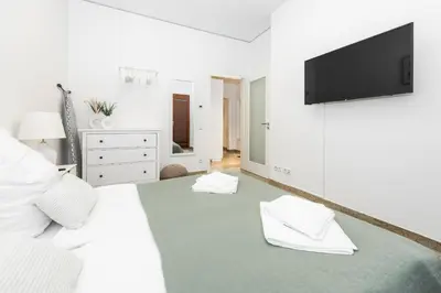 Ein Bett oder Betten in einem Zimmer der Unterkunft Global Living - Design Apartments I City Center I Balcony I Smart-TV I Kitchen I Dresden