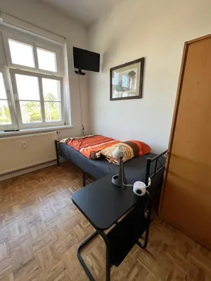 Ein Bett oder Betten in einem Zimmer der Unterkunft Sweet Home Inside Dresden Rooms