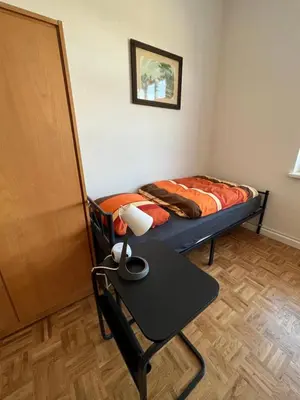 Ein Bett oder Betten in einem Zimmer der Unterkunft Sweet Home Inside Dresden Rooms
