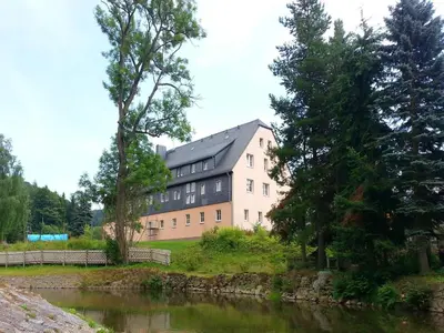 Das Gebäude in dem sich die Ferienwohnung befindet