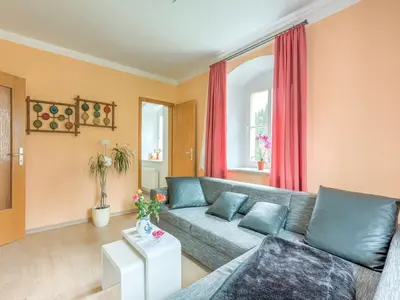 Ein Sitzbereich in der Unterkunft Apartment nahe Erzgebirge für 2 Personen