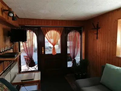 Ein Sitzbereich in der Unterkunft Haus am Waldrand