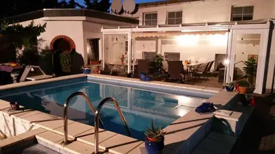 Der Swimmingpool an oder in der Nähe von Pension Münch 