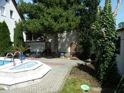 Ein Garten an der Unterkunft Pension Münch 