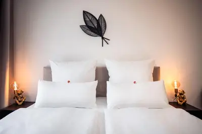 Ein Bett oder Betten in einem Zimmer der Unterkunft NK Apartments - Hafencity Dresden mit Elbblick - Modern & Zentral