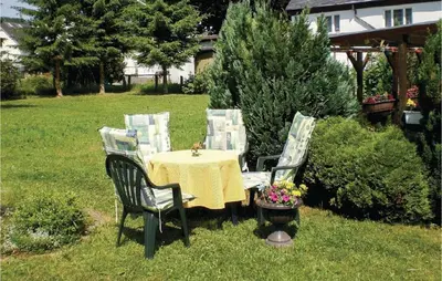 Ein Garten an der Unterkunft Stunning Apartment In Gelenauerz