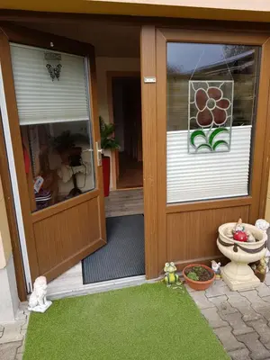Ein Garten an der Unterkunft Ferienwohnung an der Kurpromrnade