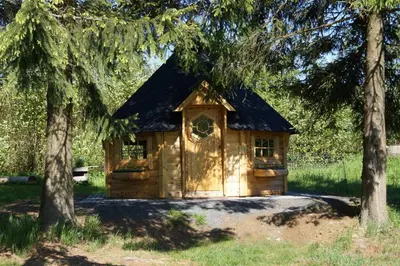 Das Gebäude in dem sich die Ferienwohnung befindet