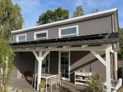 Das Gebäude in dem sich das Ferienhaus befindet