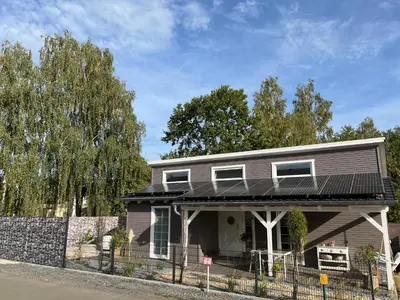 Das Gebäude in dem sich das Ferienhaus befindet