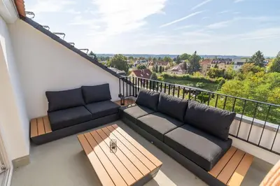 Ein Balkon oder eine Terrasse in der Unterkunft Penthouse Apartment Pirna 6 Personen, WLAN, Waschmaschine