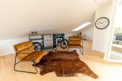 Ein Sitzbereich in der Unterkunft Penthouse Apartment Pirna 6 Personen, WLAN, Waschmaschine