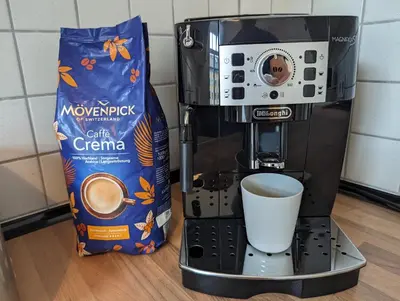Kaffee-/Teezubehör in der Unterkunft Chemnitz Saxonia HomeDeLuxe Hochwertige 50qm 2-Zimmer-Ferienwohnung mit privaten Kfz Parkplatz Stellplatz mit MWSt-Rechnung mit XXL Hülsta Bett & Etagenbett mit InternetFlatrate - Ideal für Familien, Paare, Kulturinteressierte & Geschäftsreisende!