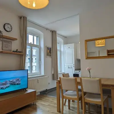 Chemnitz Saxonia HomeDeLuxe Hochwertige 50qm 2-Zimmer-Ferienwohnung mit privaten Kfz Parkplatz Stellplatz mit MWSt-Rechnung mit XXL Hülsta Bett & Etagenbett mit InternetFlatrate - Ideal für Familien