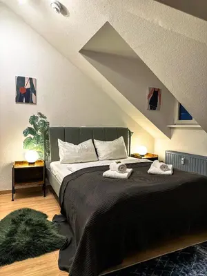 Ein Bett oder Betten in einem Zimmer der Unterkunft Oasis Appart - Wohnen am Elbtal Dresden - Balkon - Netflix - Tiefgarage