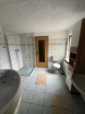 Ein Badezimmer in der Unterkunft Pension „Haus 11“ Lauta