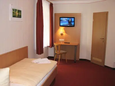 Ein Bett oder Betten in einem Zimmer der Unterkunft Hotel Garni Dekorahaus