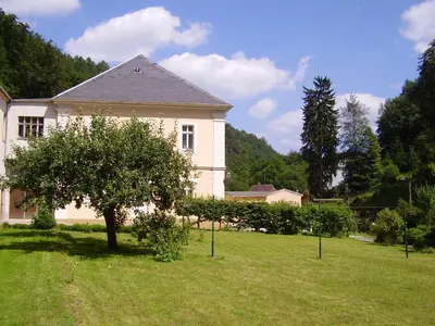 Ein Garten an der Unterkunft Hotel Garni Dekorahaus
