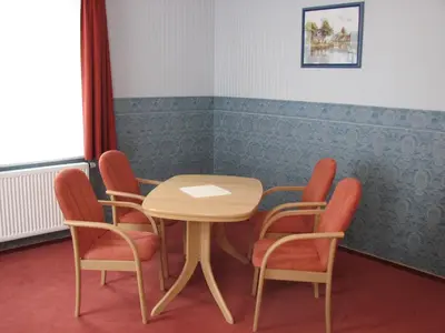 Ein Sitzbereich in der Unterkunft Hotel Garni Dekorahaus