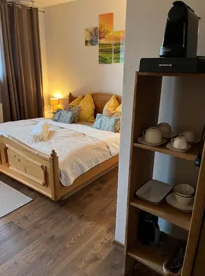 Ein Bett oder Betten in einem Zimmer der Unterkunft Pension Kulturhaus Niederau