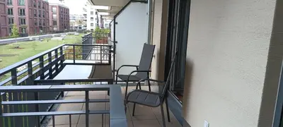 Ein Balkon oder eine Terrasse in der Unterkunft Wunderschöne Ferienwohnung direkt an der Elbe, Alt-und Neustadtnähe