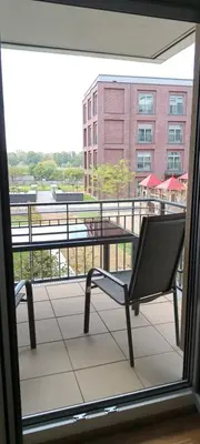 Ein Balkon oder eine Terrasse in der Unterkunft Wunderschöne Ferienwohnung direkt an der Elbe, Alt-und Neustadtnähe