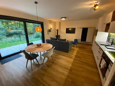 Küche/Küchenzeile in der Unterkunft Luxuriöses rollstuhlgerechtes Ferienapartment A1 mit umzäunten Garten, 65qm
