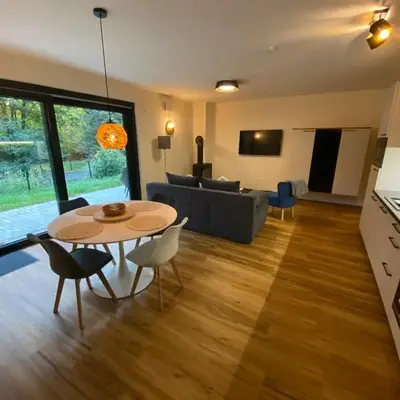 Luxuriöses rollstuhlgerechtes Ferienapartment A1 mit umzäunten Garten