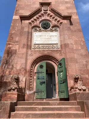 Eine Fassade oder ein Eingang zu Großzügiges Ferienhaus nahe Rochlitz