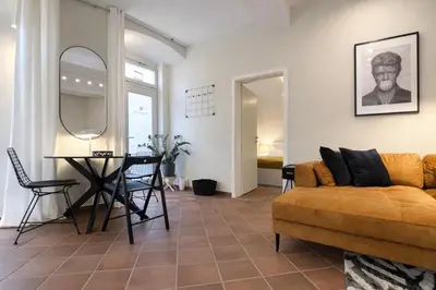 Ein Sitzbereich in der Unterkunft Design Suite Altstadt am Markt mit Parkplatz
