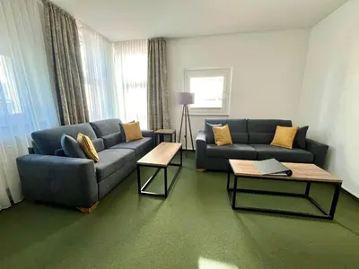 Ein Sitzbereich in der Unterkunft großes Familienapartment mit Blick zur Frauenkirche