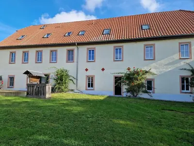 Das Gebäude in dem sich die Ferienwohnung befindet