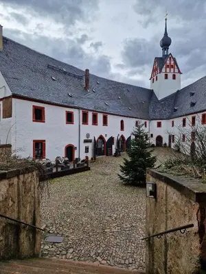 Das Gebäude in dem sich die Ferienwohnung befindet