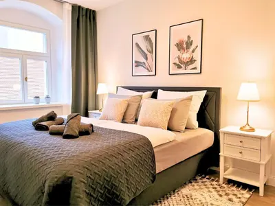 Ein Bett oder Betten in einem Zimmer der Unterkunft Fynbos Apartments Deluxe, Balkon, historisch, Parkplatz