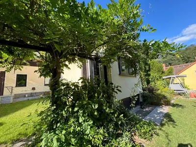 Ein Garten an der Unterkunft Ferienhaus Wachwitzgrund