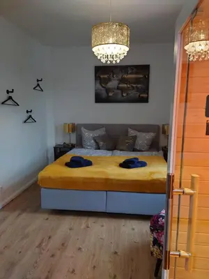 Ein Bett oder Betten in einem Zimmer der Unterkunft FederTraum mit Sauna, sehr gemütlich