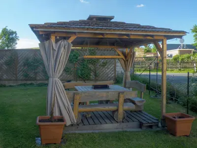Ein Garten an der Unterkunft Am Lindenbaum