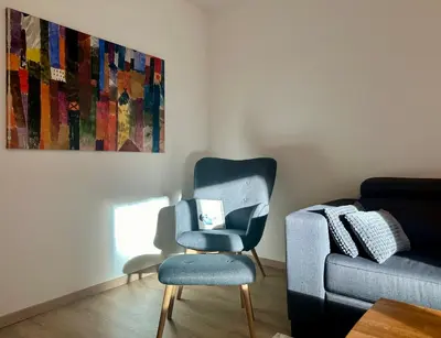 Ein Sitzbereich in der Unterkunft Modernes Zwei-Zimmer-Apartment Chemnitz - Kaßberg