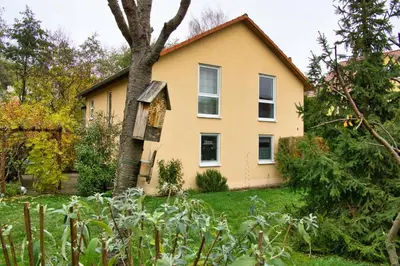 Ein Garten an der Unterkunft myCozyPlace - Zwei gemütliche Zimmer für Vier