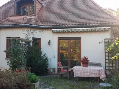 Ein Garten an der Unterkunft Dresden, Ferienwohnung 