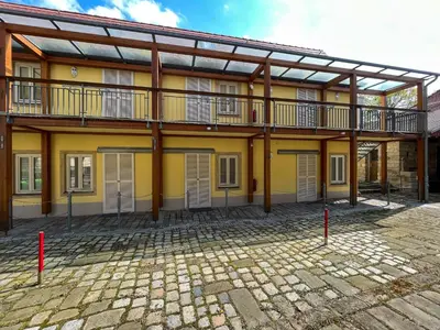 Das Gebäude in dem sich die Ferienwohnung befindet