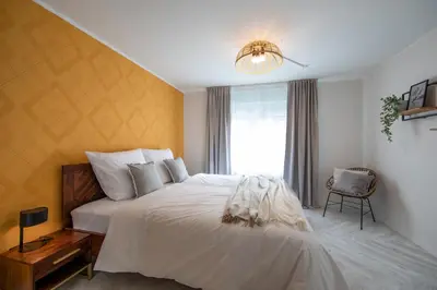 Ein Bett oder Betten in einem Zimmer der Unterkunft Innenstadt-Apartments Klinik Friedrichstadt