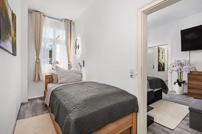 Ein Bett oder Betten in einem Zimmer der Unterkunft Meißen Altstadt SmartLuxusOase WLAN Netflix Magenta Disney+