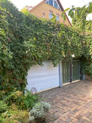 Ein Garten an der Unterkunft Ferienwohnung im Dreiseitenhof