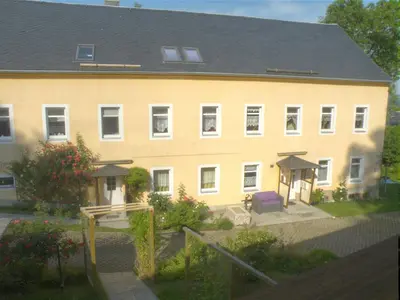 Ein Garten an der Unterkunft Ferienwohnung Am Lindenbaum